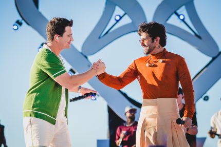 Hit sertanejo de Hugo e Guilherme vira trilha de trend de perfumes com famosos