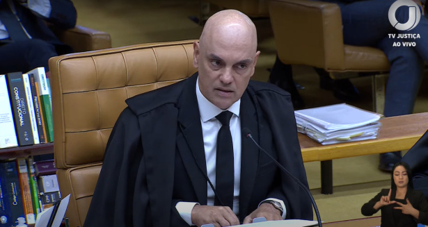 Moraes classifica atuação de Eduardo Bolsonaro nos EUA como “organização criminosa covarde”