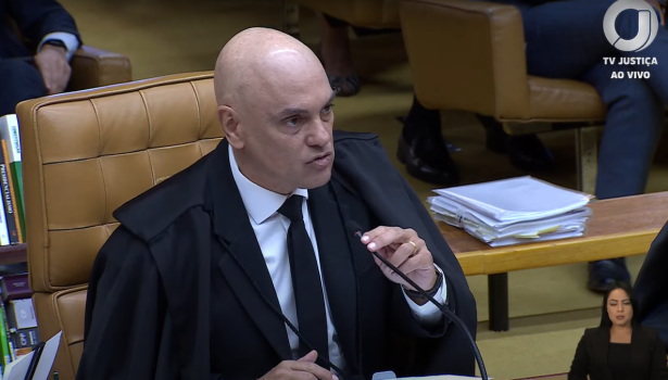 “Justiça é cega, mas não é tola”, diz Moraes em decisão que decretou prisão de Bolsonaro. Veja trechos