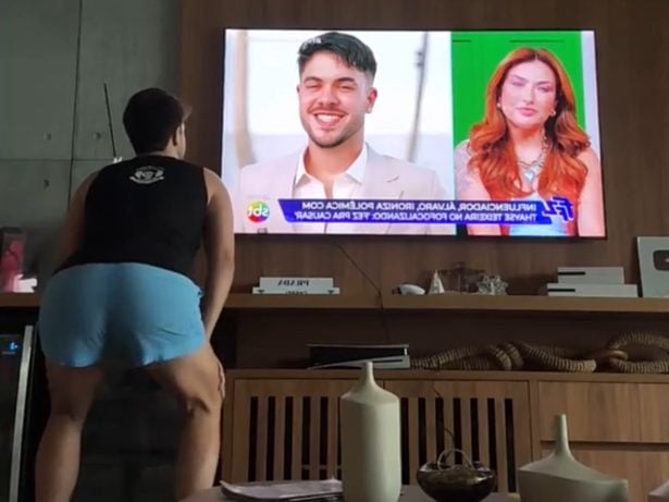 Álvaro Xaro assiste à resposta de Thayse e reage ao virar notícia no “Fofocalizando”