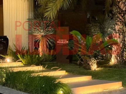 Amor escancarado! Rayane Figliuzzi coloca seu sobrenome na fachada da mansão de Belo