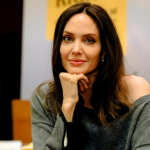 Angelina Jolie dá “prêmio de insanidade” a repórter que fez pergunta mais louca