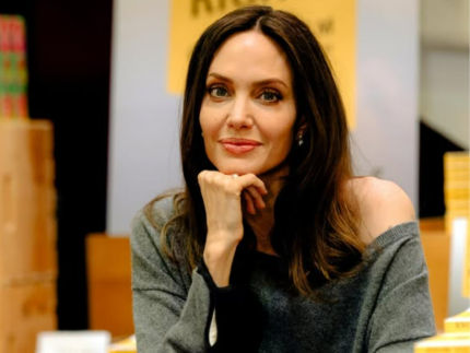 Angelina Jolie dá “prêmio de insanidade” a repórter que fez pergunta mais louca