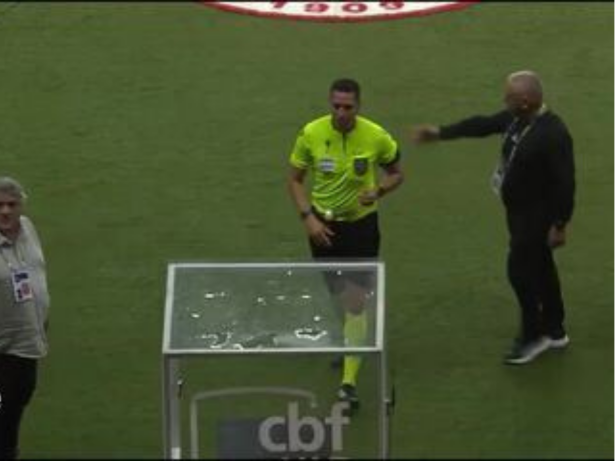 Intervenção do VAR em pênalti polêmico marca Inter x Corinthians. CBF divulga áudio