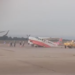 Avião da Azul “empina” na pista durante embarque no aeroporto de Viracopos