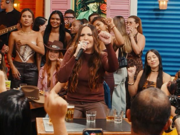 Dona de grandes hits, Lari Ferreira chega com “Tudo Que Eu Queria Agora”