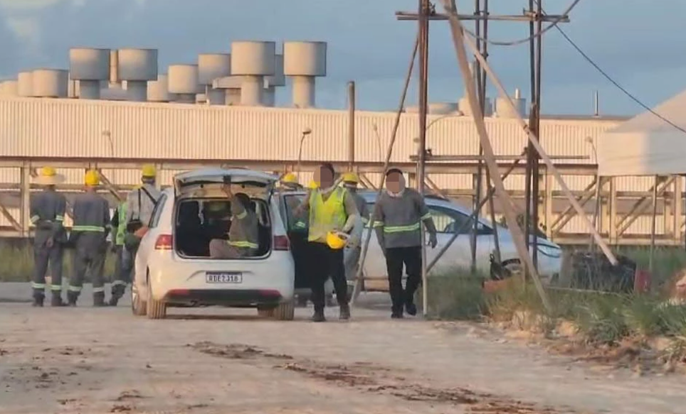 Trabalhadores durante obras na fábrica de Camaçari, na Bahia / Reprodução: Agência Pública