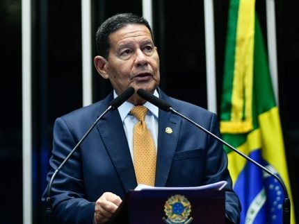 Mourão rebate tarifa de Trump e rejeita interferência: “Caso é interno nosso”