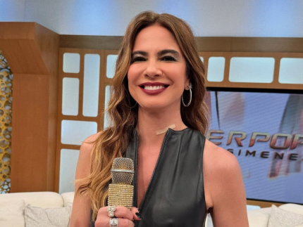 Luciana Gimenez apresentando o Superpop