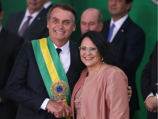 Damares Alves pede autorização ao STF para visitar Bolsonaro