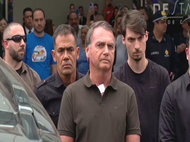 Moraes exige explicações da polícia sobre demora de Bolsonaro no retorno de hospital