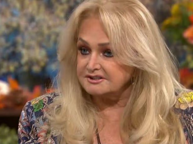 Bonnie Tyler acorda do coma após parada cardíaca, mas estado ainda é grave
