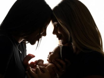 Brunna Gonçalves e Ludmilla celebram o Dia do Orgulho LGBT com a filha, Zuri