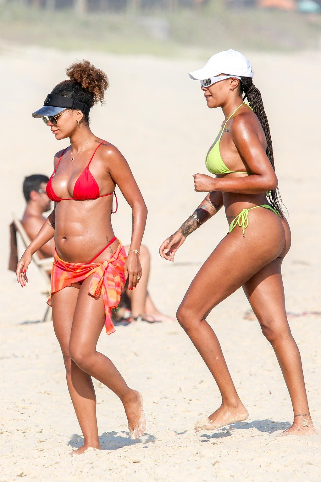 Brunna e Ludmilla na Praia da Barra - Dilson Silva/agnews