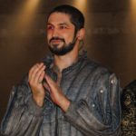 Crítica: Em meio ao concreto, Gabriel Leone brilha em “Hamlet, Sonhos que Virão”