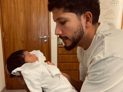 Yuri Lima posta primeiras fotos com Nala e se declara para a filha: “mudou tudo”