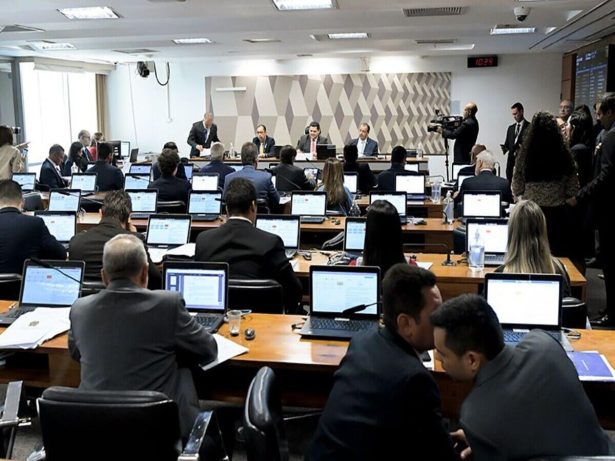 CCJ do Senado aprova criação do voto com comprovante impresso