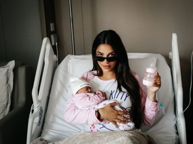 Key Alves publica primeira foto com a filha e comenta rotina após o parto