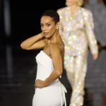 Taís Araújo revela mudança radical no visual em desfile em Paris