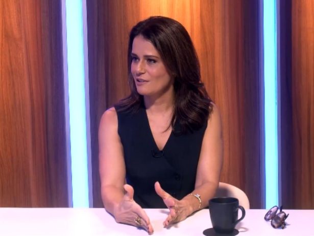 Âncora do “Jornal da Band”, Adriana Araujo fala de maternidade, redes sociais e eleições
