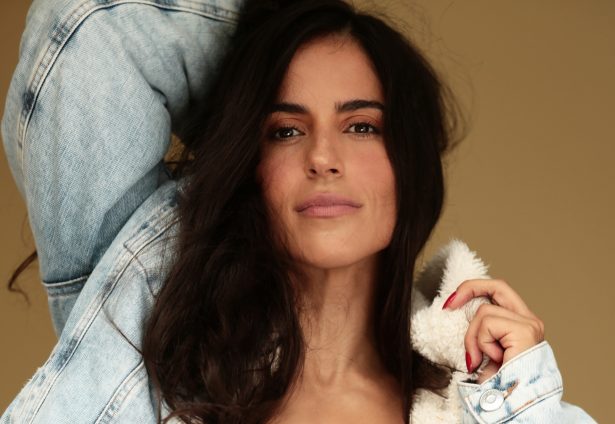 Camilla Camargo estreia em dose dupla nos cinemas