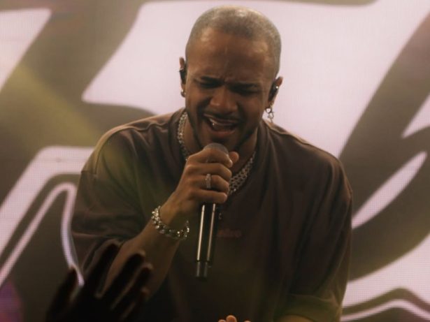 Quem é Fabinho? Cantor elogiado por Thiaguinho arrasta multidões