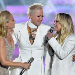 Xuxa revela emoção ao dividir palco do “Criança Esperança” com Angélica e Eliana