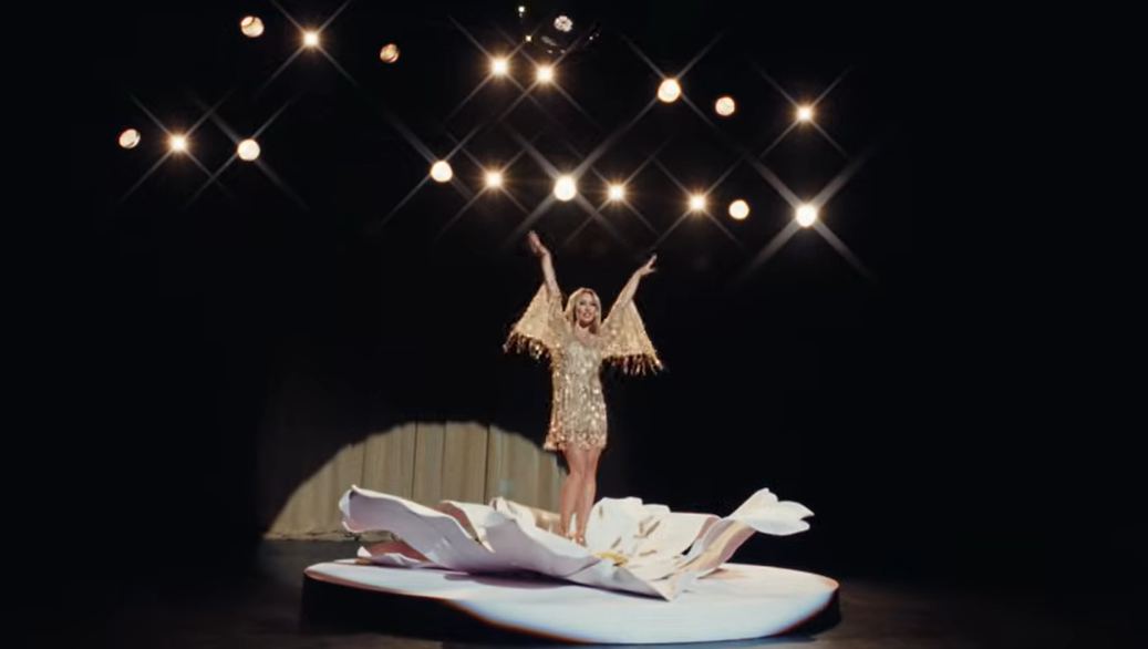 Crédito: Reprodução YouTube Hilary Duff