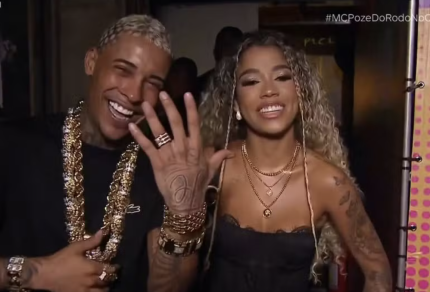 MC Poze do Rodo é surpreendido por Vivi Noronha após pedido de casamento