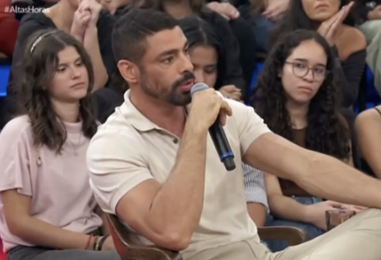 Cauã Reymond faz desabafo pessoal no “Altas Horas”