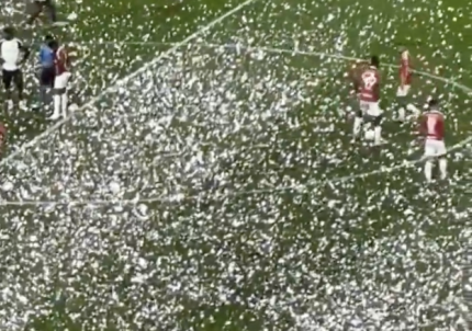 Internacional x Flamengo: chuva de papel picado atrasa duelo brasileiro na Libertadores