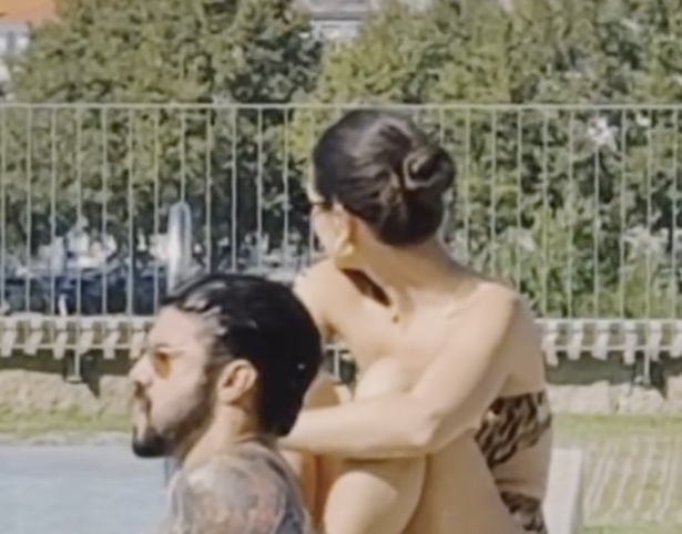 Apaixonado, Caio Castro compartilha novas fotos ao lado da namorada em viagem a Portugal