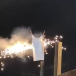 Pegou fogo! Henri Castelli passa sufoco e tem figurino incendiado em “A Paixão de Cristo”