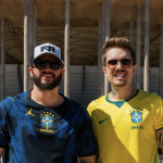 Felipe & Rodrigo agitam bar em Brasília após vitória do Brasil e aquecem clima para novo DVD
