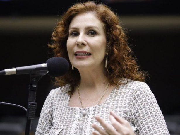 Carla Zambelli descarta candidatura na Itália após deixar o Brasil