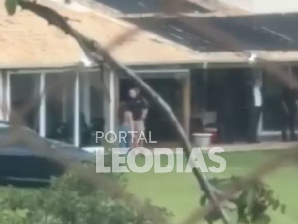 Veja momento em que mulher desembarca do helicóptero de Neymar e chega à festinha