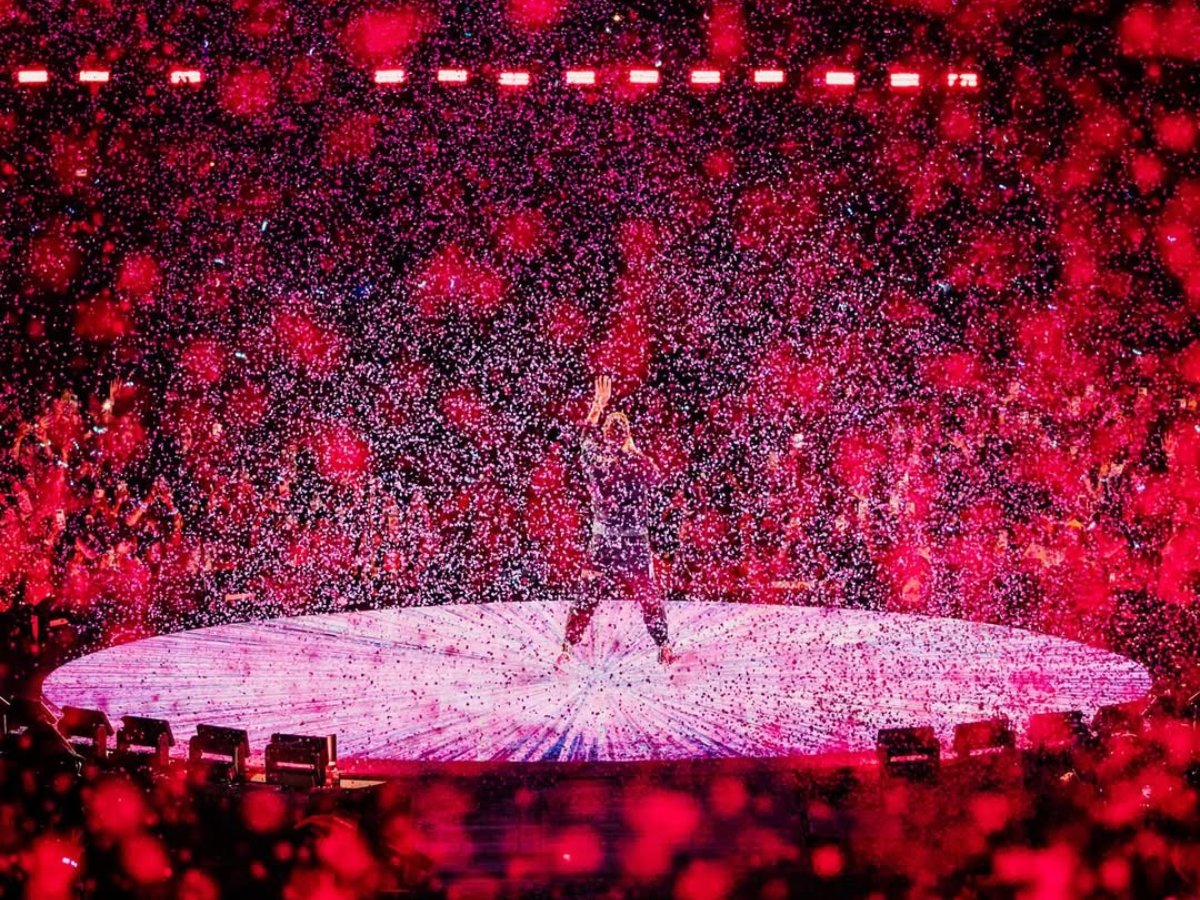 Foto: Reprodução/Instagram @coldplay @annaleemedia @erickadesouza 
