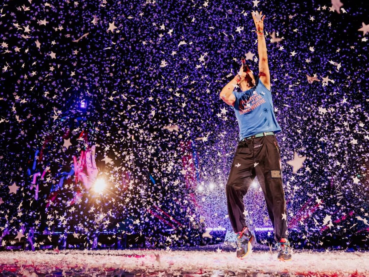 Foto: Reprodução/Instagram @coldplay @annaleemedia @erickadesouza 
