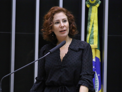 Interpol atende pedido da PF e inclui Zambelli na lista de procurados internacionais