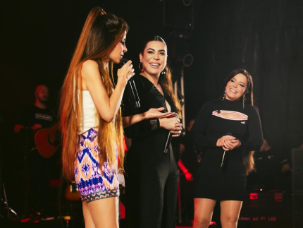 Após 8 anos, Naiara Azevedo e Maiara & Maraisa sobem no palco para cantar “50 Reais”