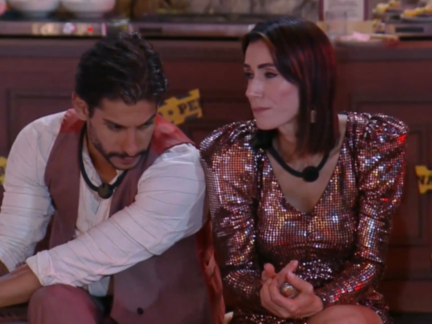 Michelle Barros afirma a Shia Phoenix que seu casamento já havia acabado em “A Fazenda”