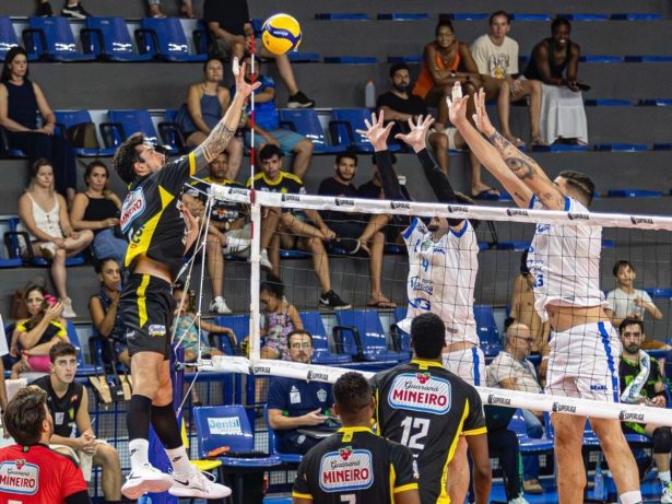 Praia Clube busca virada sobre o Sesi Bauru e segue 100% na Superliga Masculina
