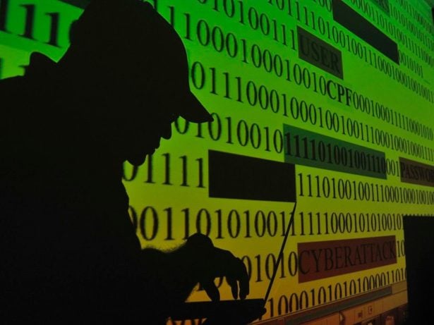 Hackers acessaram sistemas com credenciais de clientes em roubo bilionário