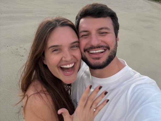 Juliana Paiva anuncia noivado com Danilo Partezani: “Você é a minha certeza”