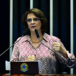 “Eu tenho identificação grande com as travestis”, diz Damares sobre cotas para pessoas trans