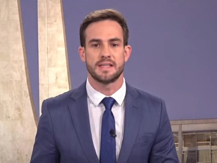 Daniel Adjuto se revolta no ar e defende gari agredido “Também sou gay e daí?”