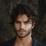 Daniel Blanco lança álbum solo com desabafos sobre amores antigos e dilemas da juventude
