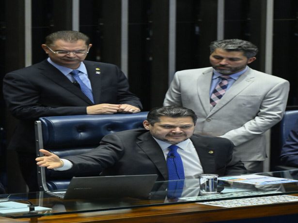 Alcolumbre promete aprovar no Senado anistia sem perdão à Bolsonaro: “Eu vou apresentar”