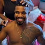 Davi Brito ousa no visual e revela mudança dias após assumir novo namoro