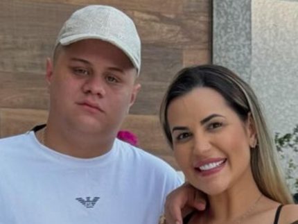 Filho de Deolane Bezerra posta reflexão após prisão da mãe e da avó